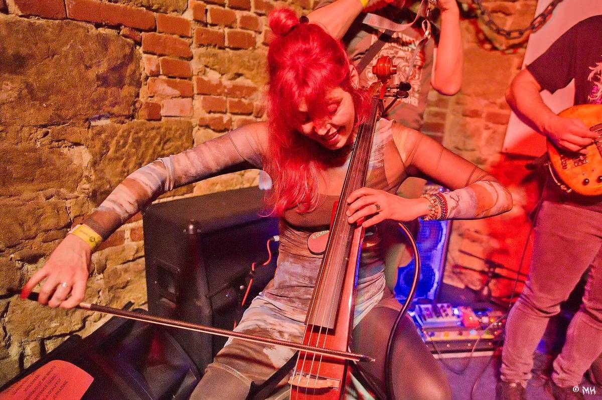 Noc plná metalu: Plzeňský Parlament přivítal Dark Angels, Search and Destroy a Elysium