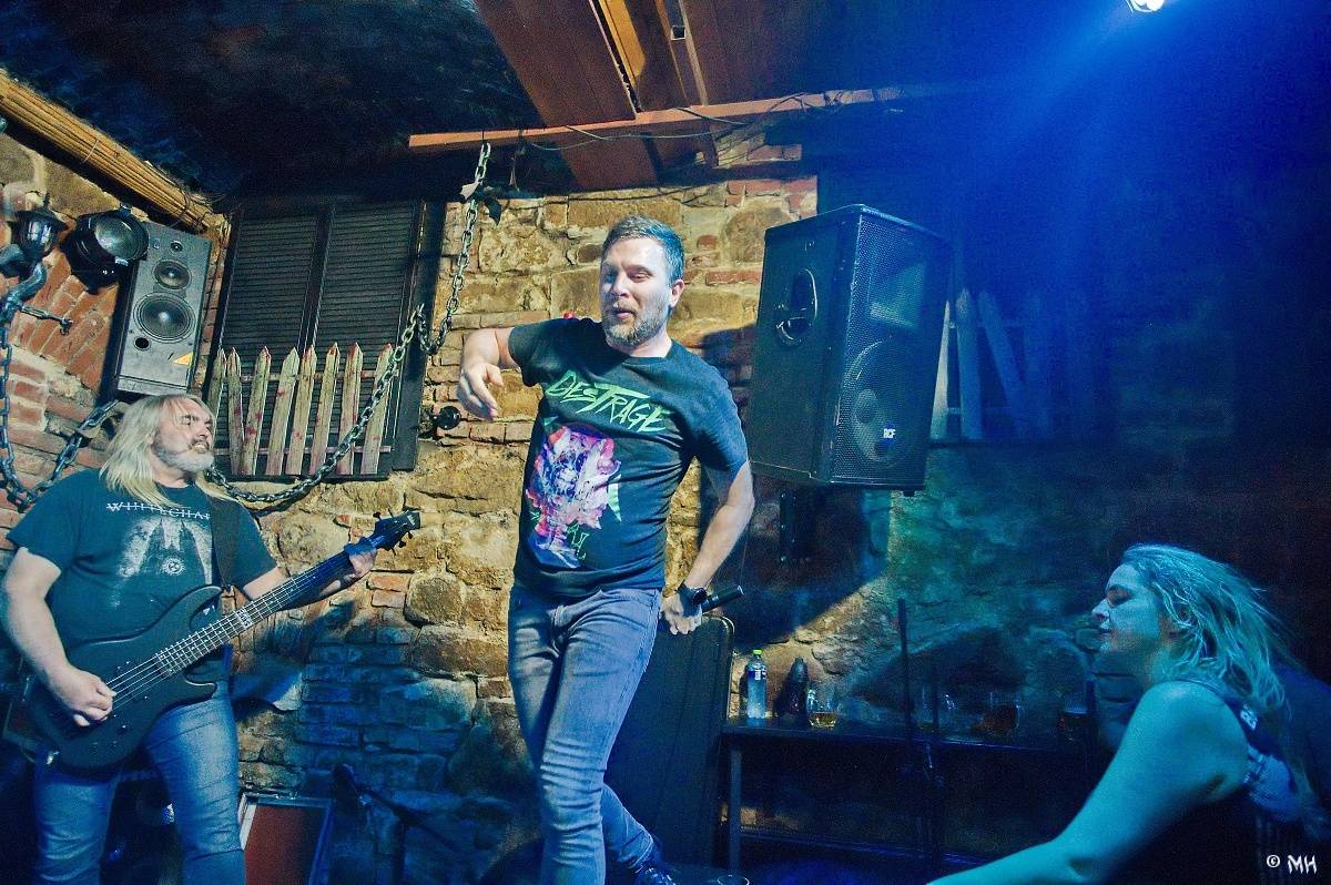 Noc plná metalu: Plzeňský Parlament přivítal Dark Angels, Search and Destroy a Elysium