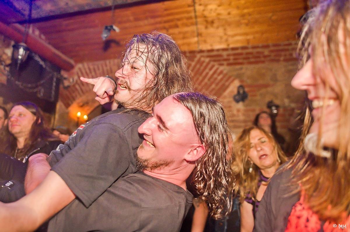 Noc plná metalu: Plzeňský Parlament přivítal Dark Angels, Search and Destroy a Elysium