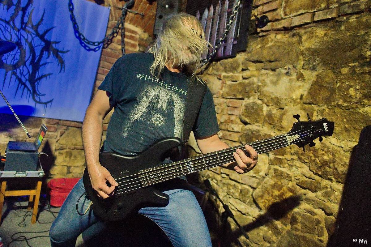 Noc plná metalu: Plzeňský Parlament přivítal Dark Angels, Search and Destroy a Elysium