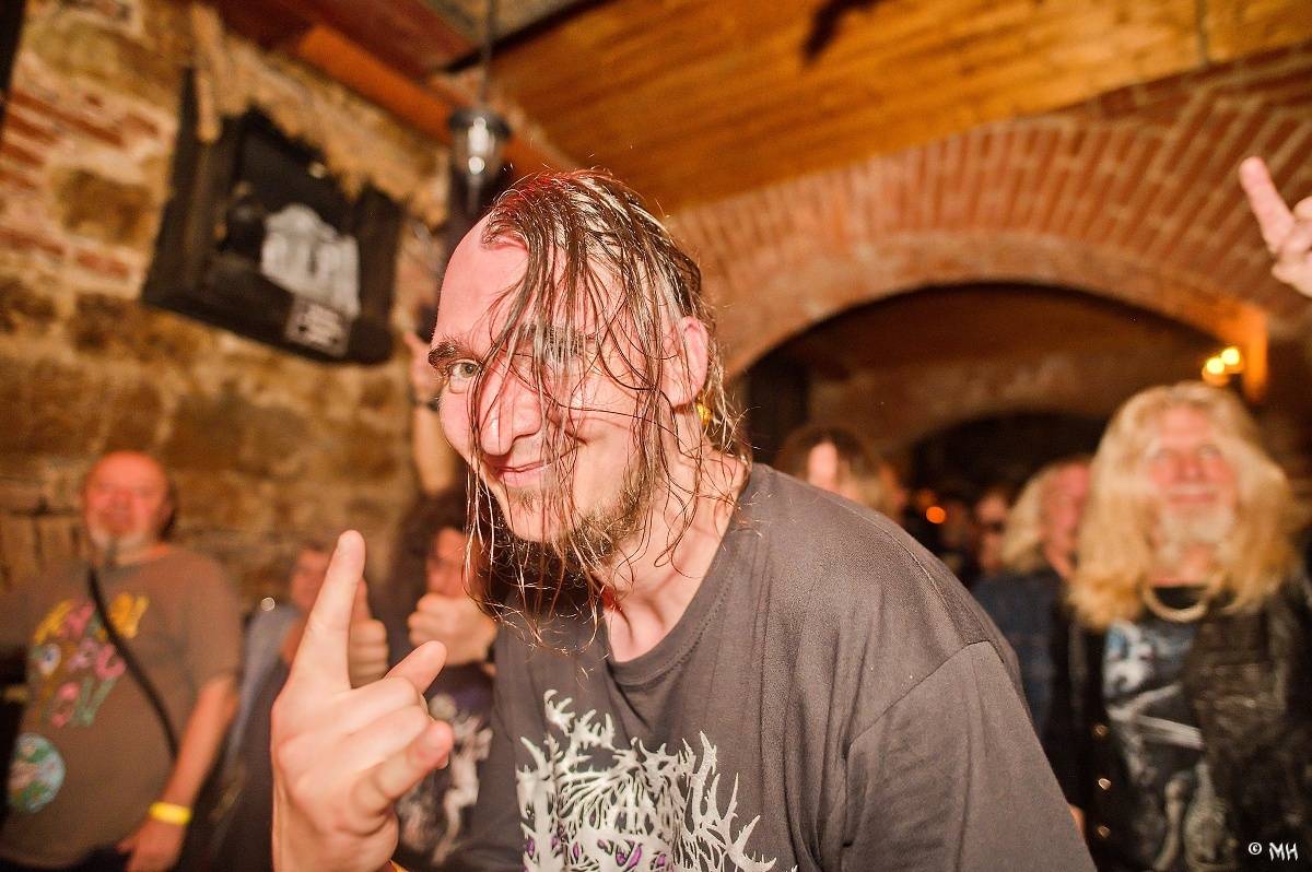 Noc plná metalu: Plzeňský Parlament přivítal Dark Angels, Search and Destroy a Elysium