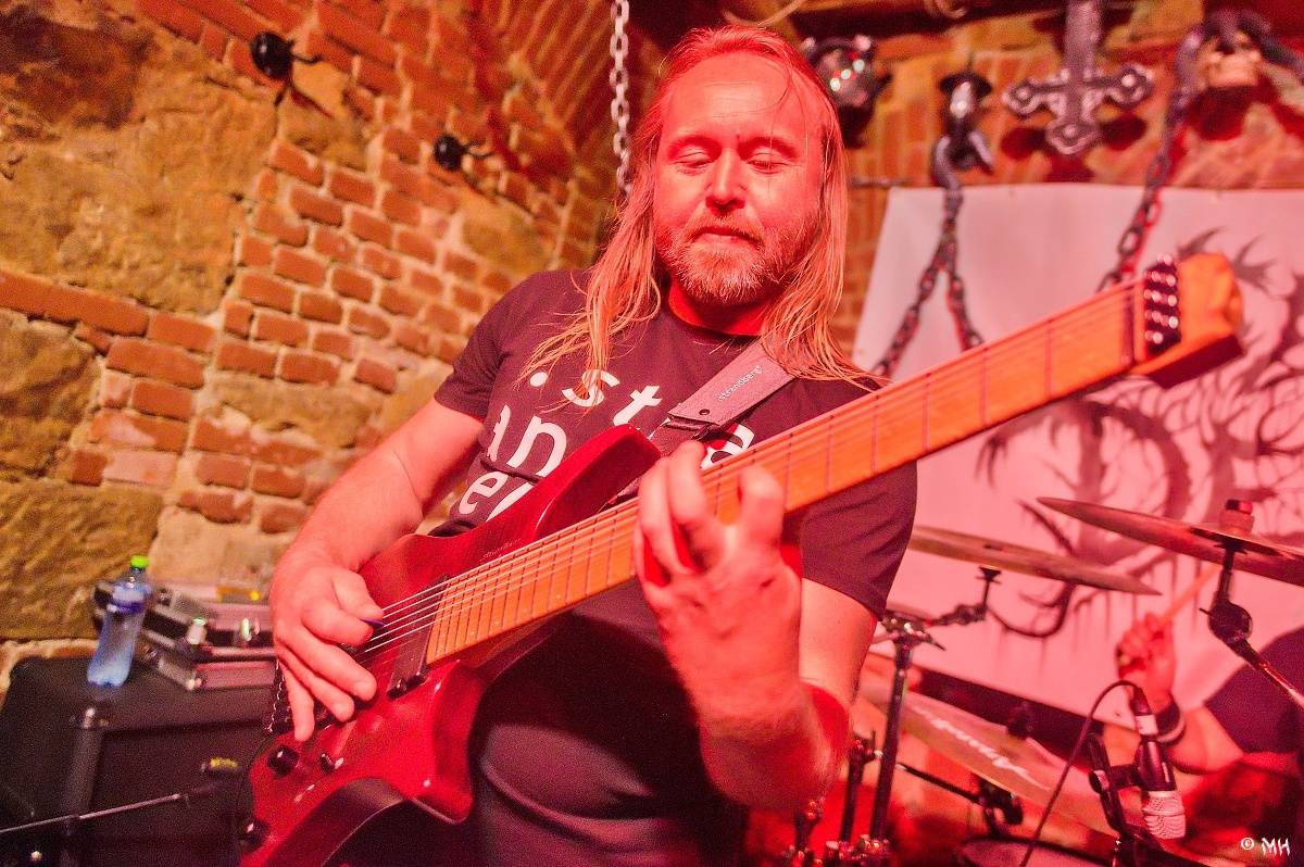 Noc plná metalu: Plzeňský Parlament přivítal Dark Angels, Search and Destroy a Elysium