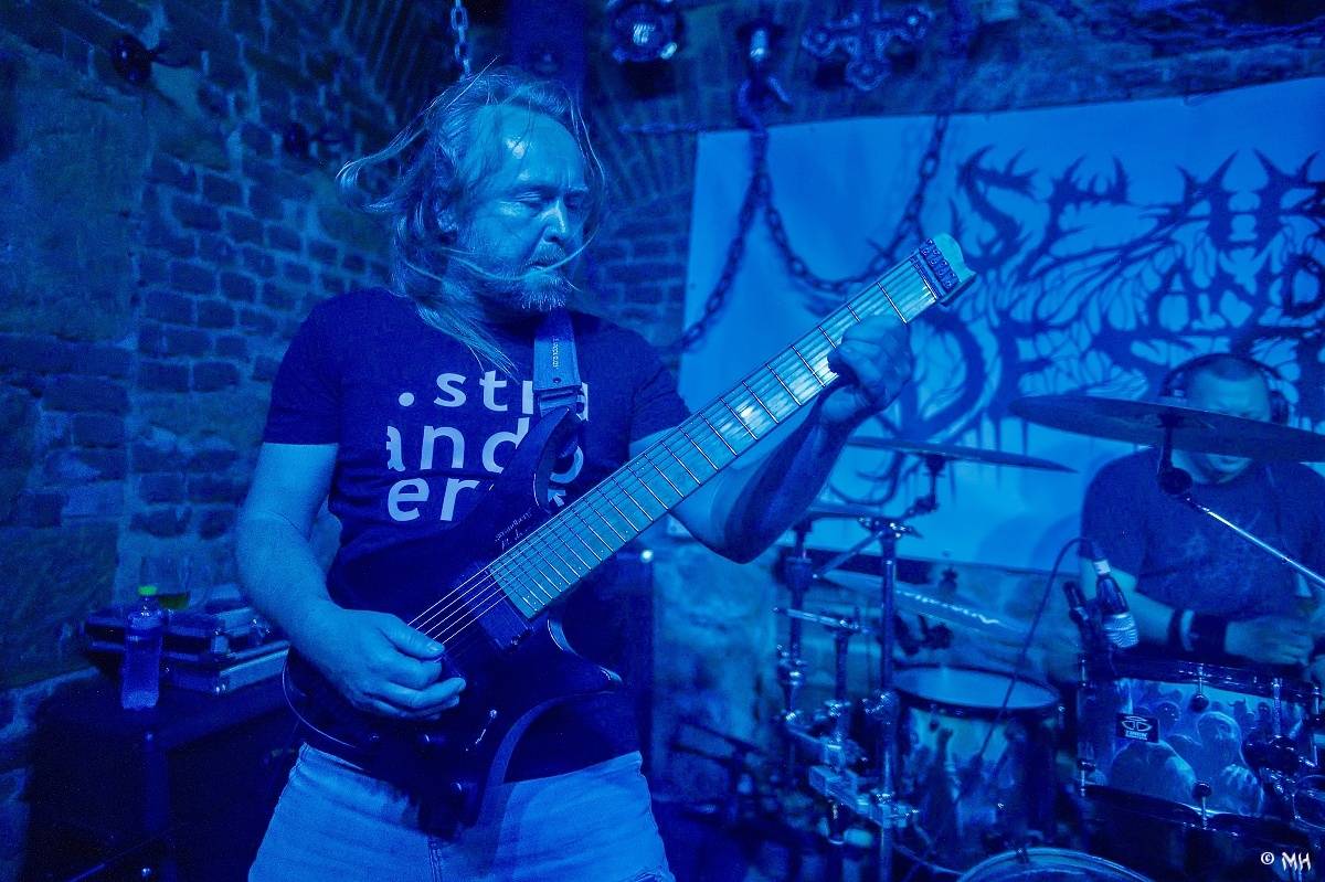 Noc plná metalu: Plzeňský Parlament přivítal Dark Angels, Search and Destroy a Elysium