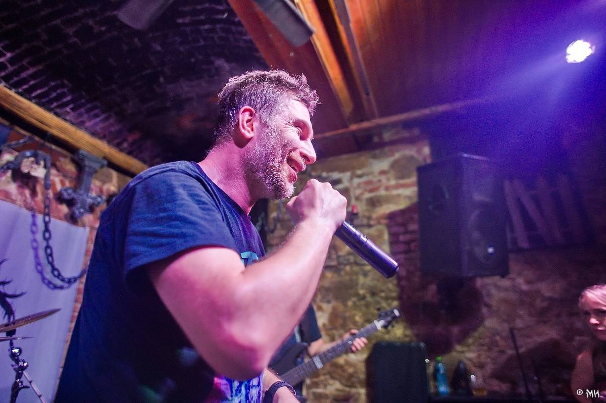 Noc plná metalu: Plzeňský Parlament přivítal Dark Angels, Search and Destroy a Elysium