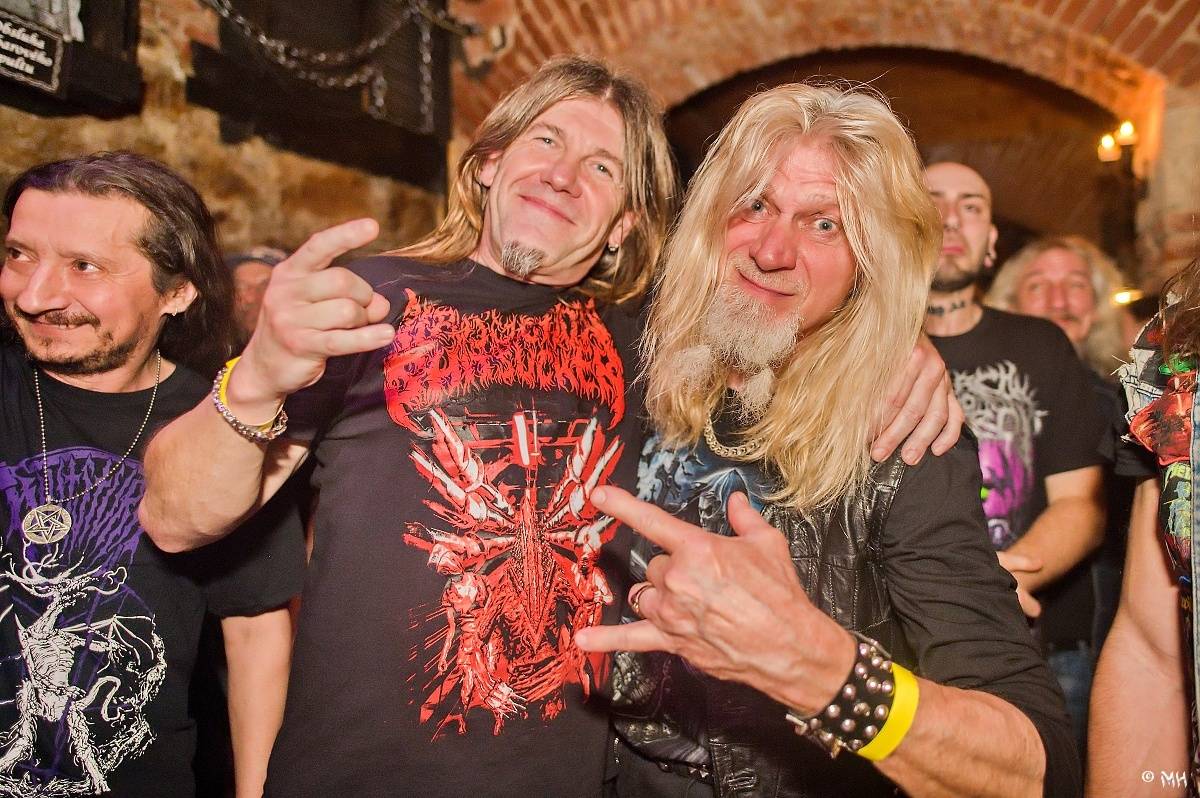 Noc plná metalu: Plzeňský Parlament přivítal Dark Angels, Search and Destroy a Elysium