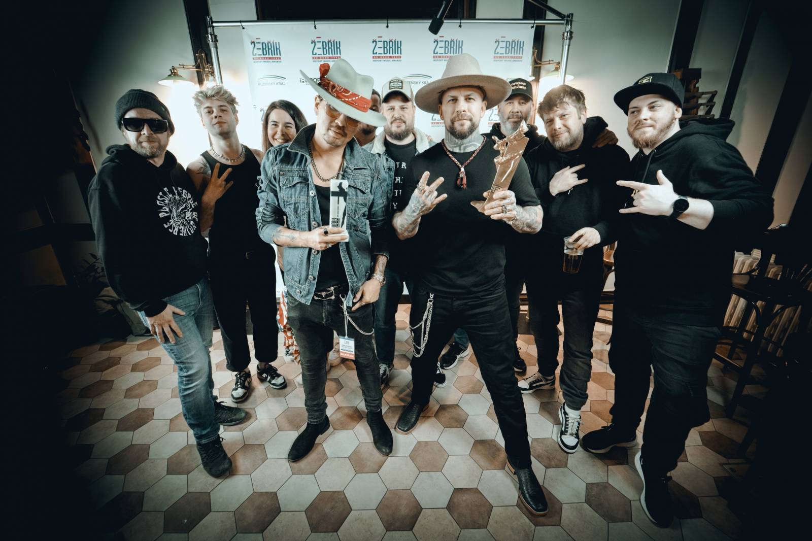 Na Žebříku s oceněnými. Takhle se radovali Michal Hrůza, Rybičky 48, Marpo i Matěj Ruppert