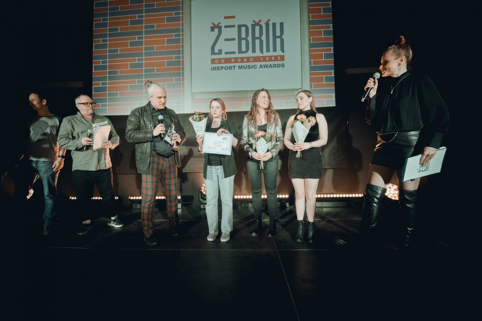 Na Žebříku s oceněnými. Takhle se radovali Michal Hrůza, Rybičky 48, Marpo i Matěj Ruppert