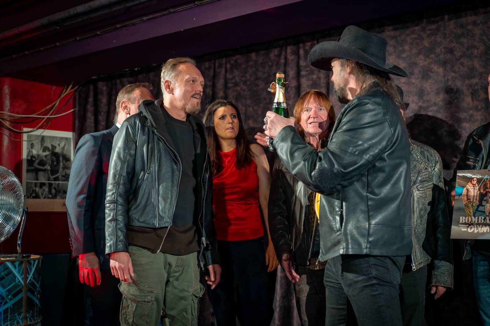 Olympic pokřtil nové album benzinem, kmotrem Bombarďáka se stala Lucie