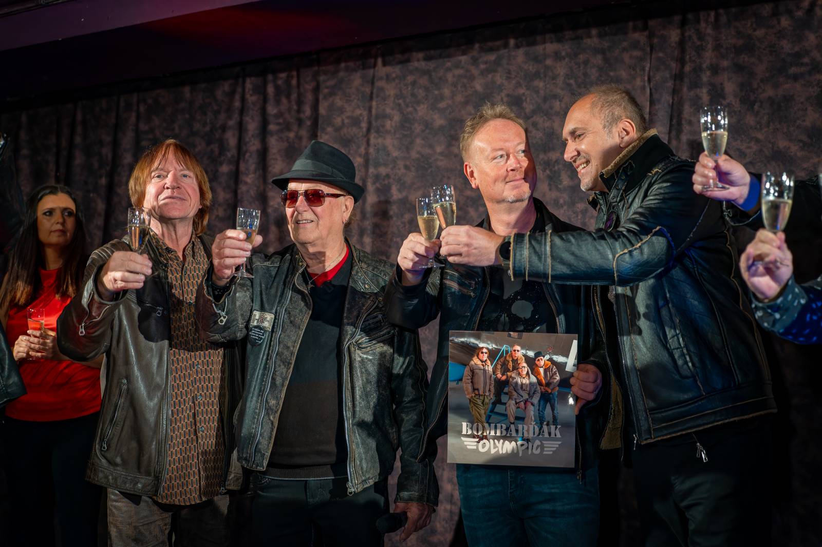 Olympic pokřtil nové album benzinem, kmotrem Bombarďáka se stala Lucie