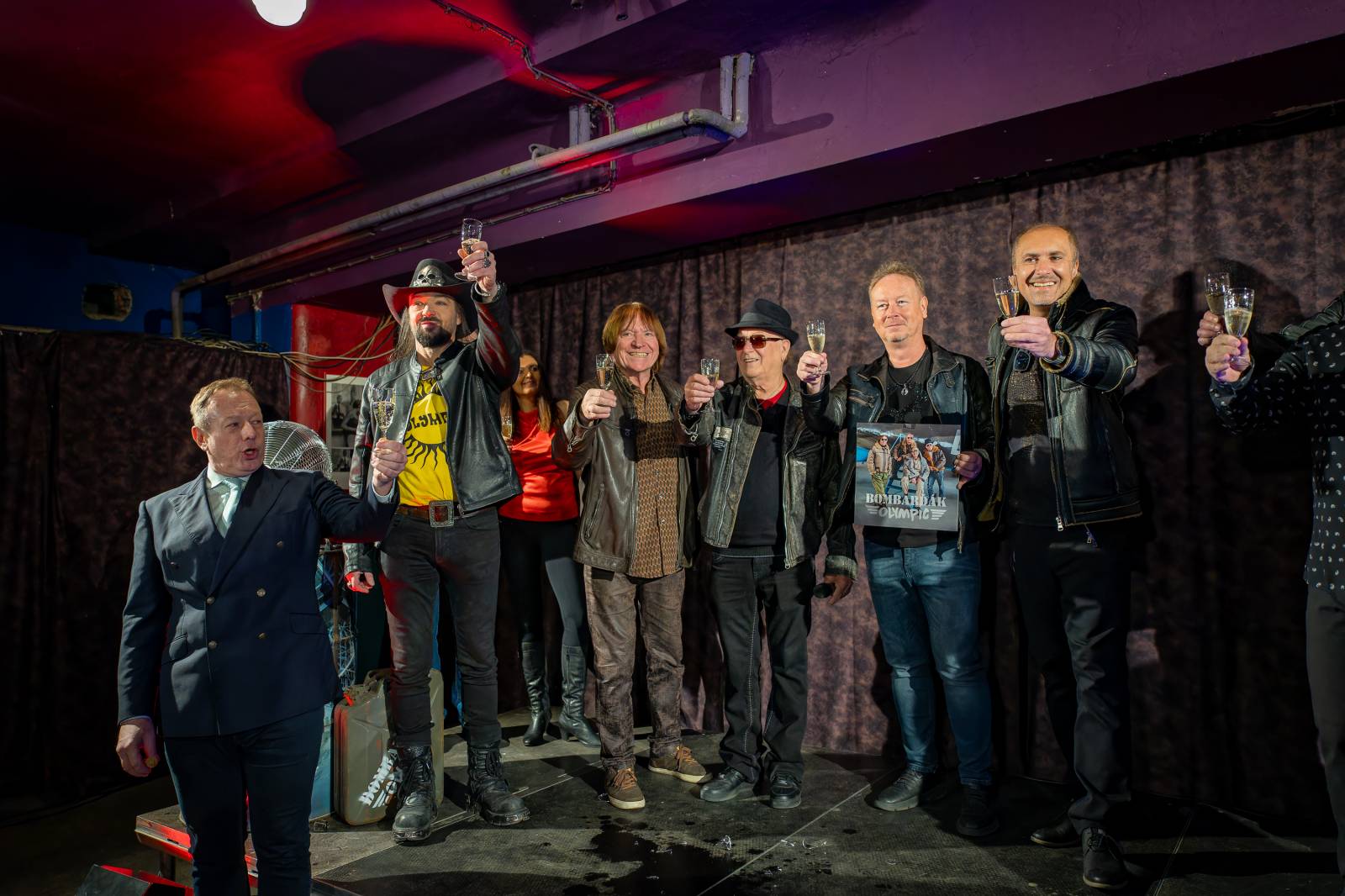 Olympic pokřtil nové album benzinem, kmotrem Bombarďáka se stala Lucie