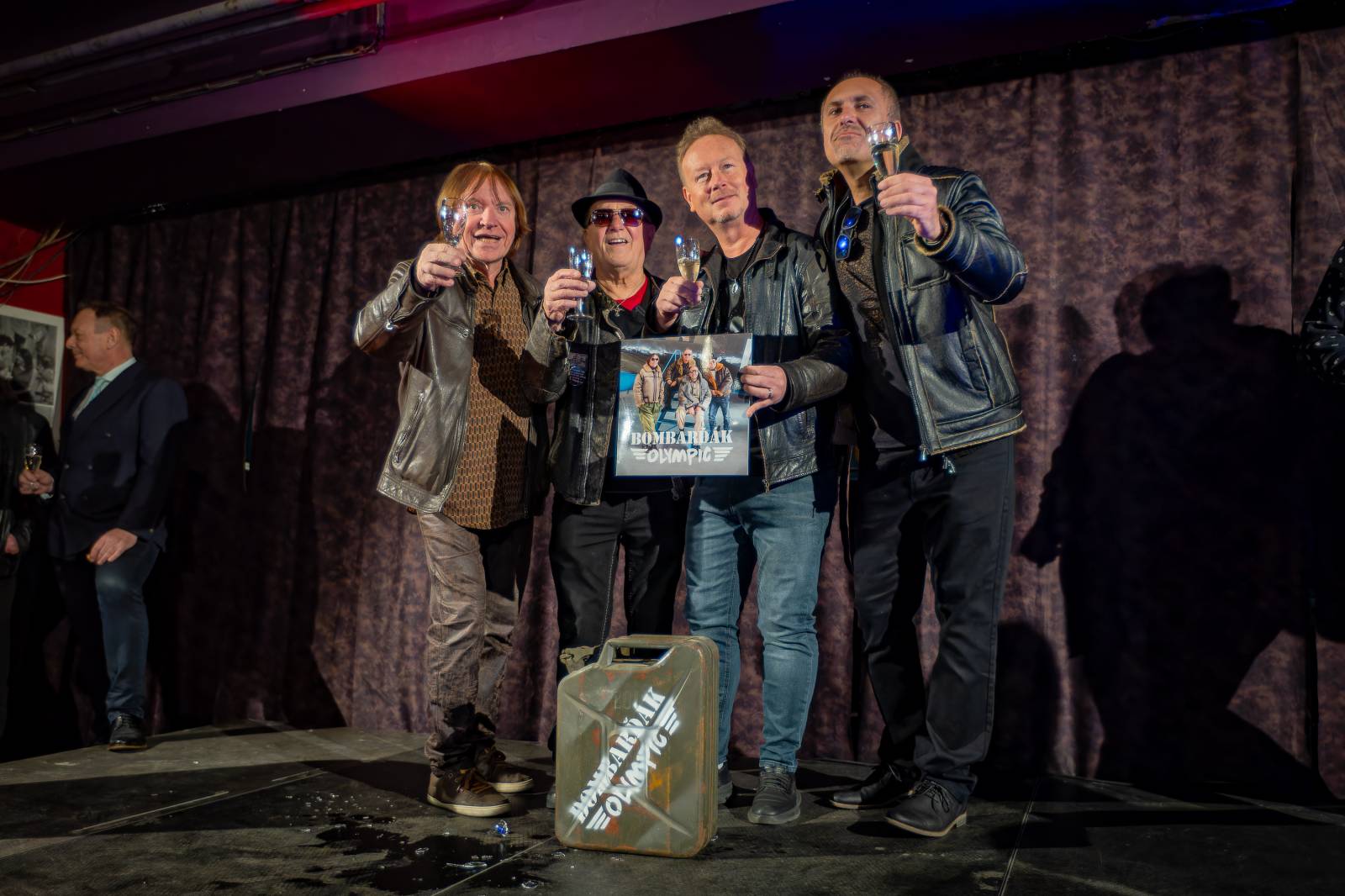 Olympic pokřtil nové album benzinem, kmotrem Bombarďáka se stala Lucie