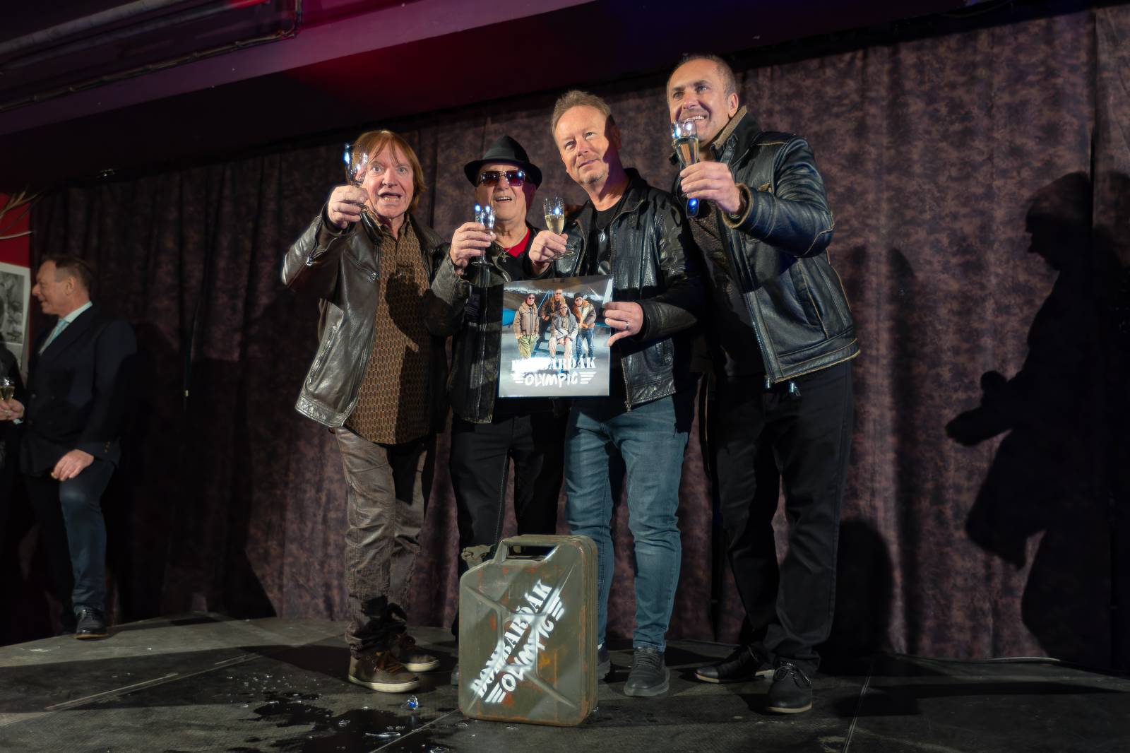 Olympic pokřtil nové album benzinem, kmotrem Bombarďáka se stala Lucie