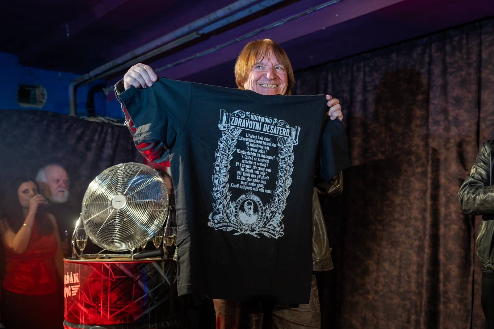 Olympic pokřtil nové album benzinem, kmotrem Bombarďáka se stala Lucie