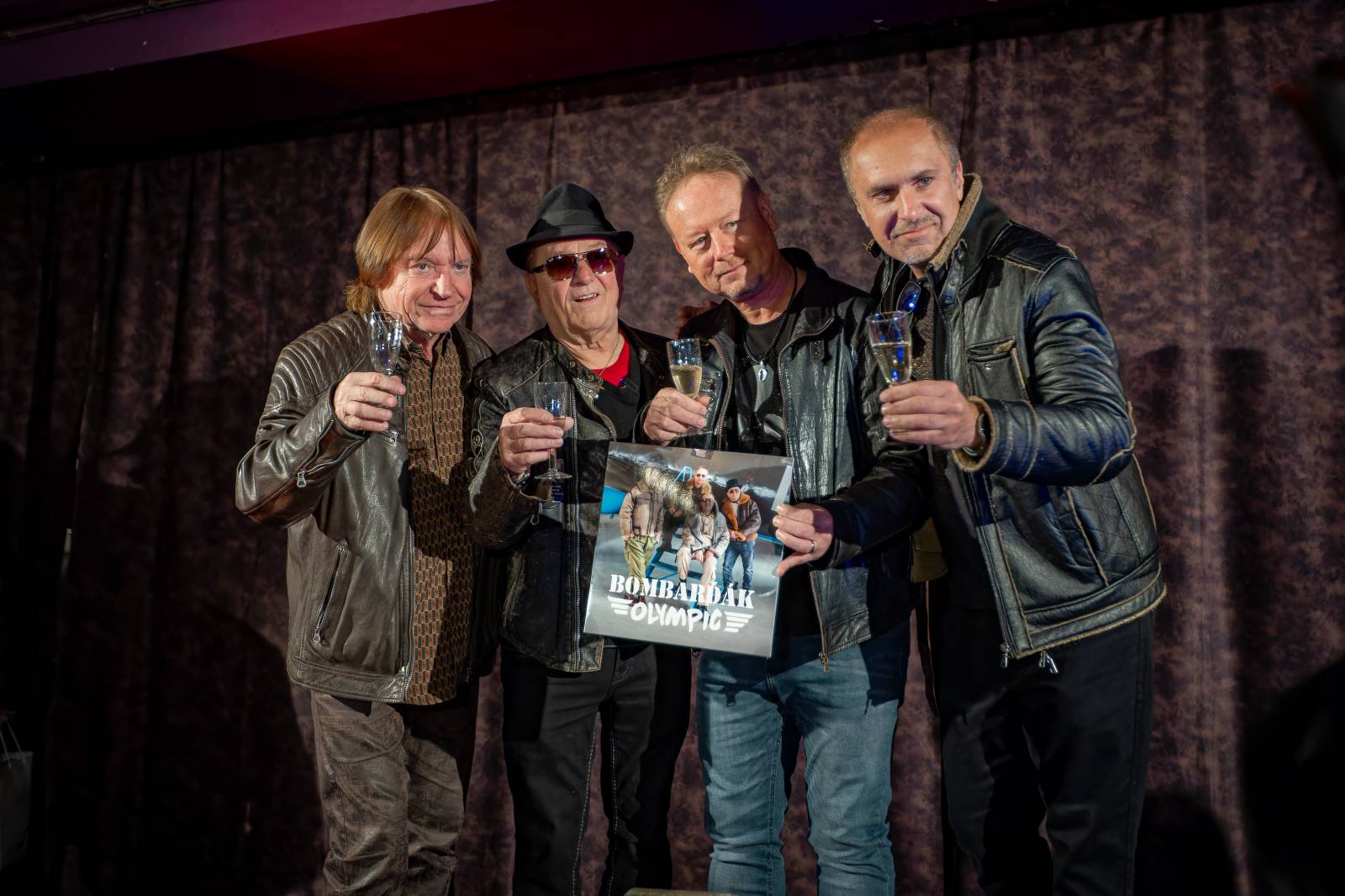 Olympic pokřtil nové album benzinem, kmotrem Bombarďáka se stala Lucie