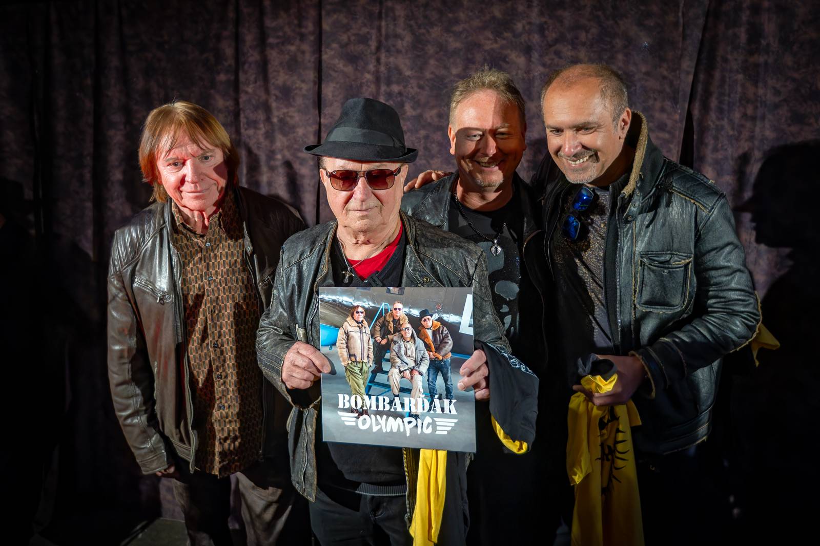 Olympic pokřtil nové album benzinem, kmotrem Bombarďáka se stala Lucie