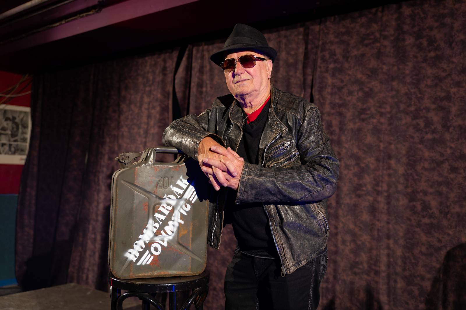 Olympic pokřtil nové album benzinem, kmotrem Bombarďáka se stala Lucie