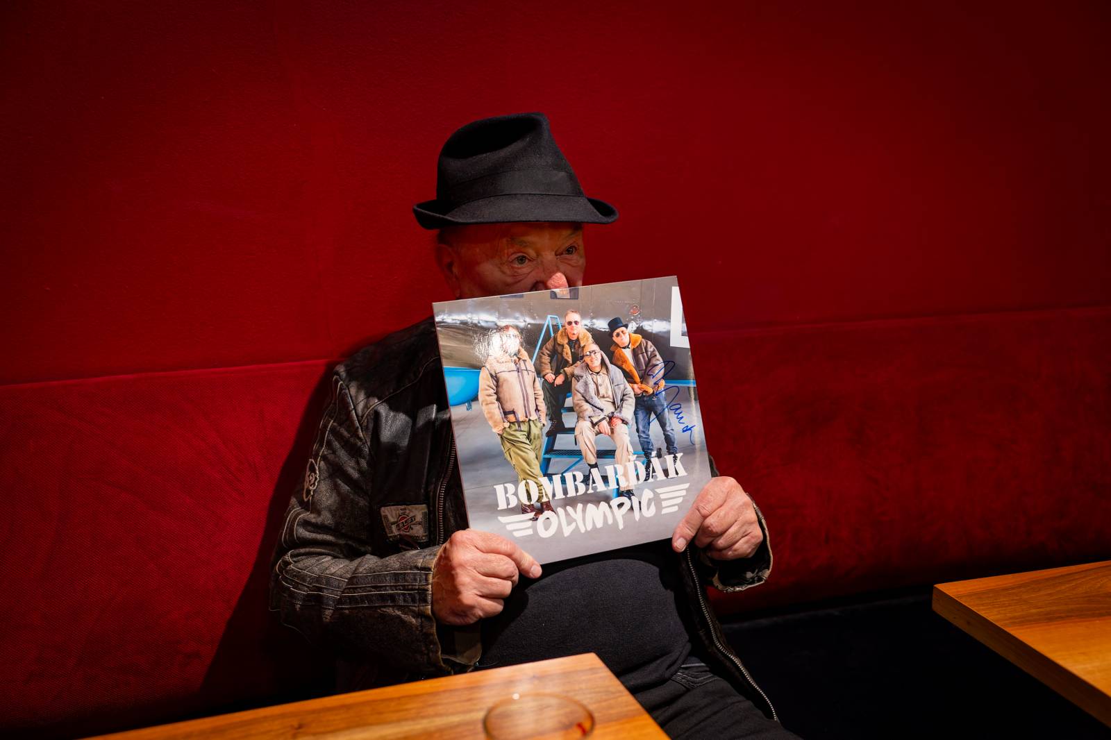 Olympic pokřtil nové album benzinem, kmotrem Bombarďáka se stala Lucie