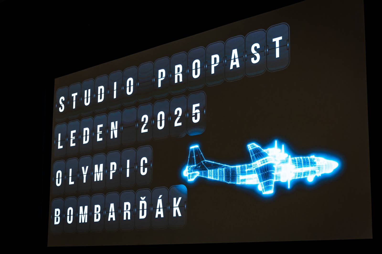 Olympic pokřtil nové album benzinem, kmotrem Bombarďáka se stala Lucie