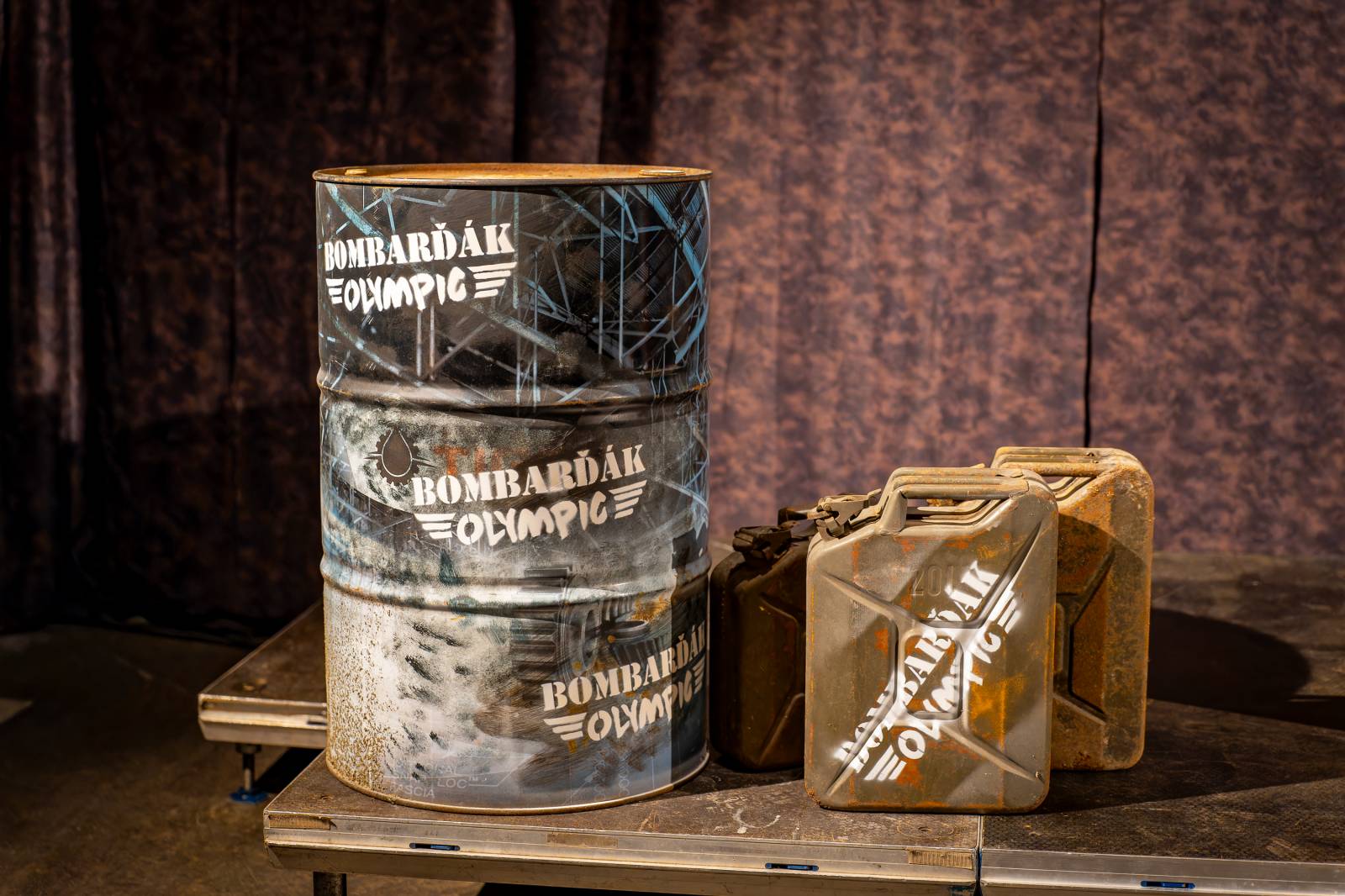 Olympic pokřtil nové album benzinem, kmotrem Bombarďáka se stala Lucie