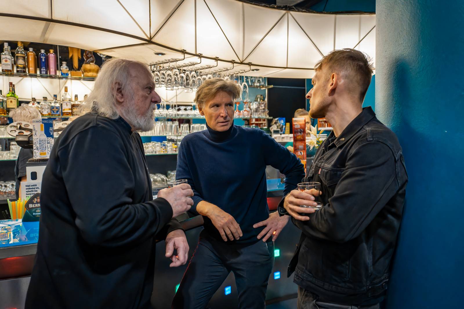 Olympic pokřtil nové album benzinem, kmotrem Bombarďáka se stala Lucie