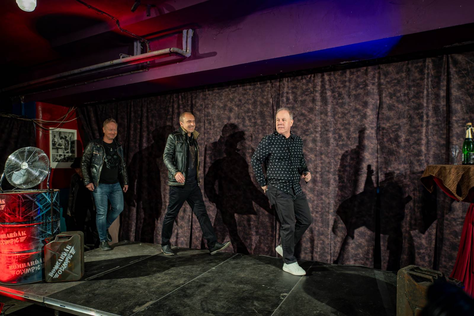 Olympic pokřtil nové album benzinem, kmotrem Bombarďáka se stala Lucie