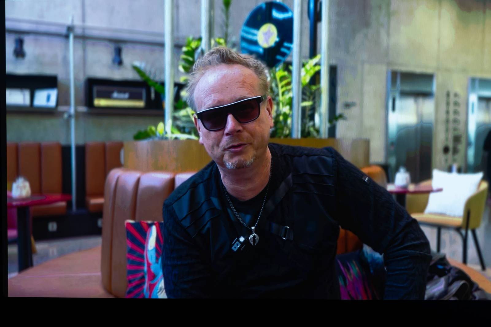 Olympic pokřtil nové album benzinem, kmotrem Bombarďáka se stala Lucie