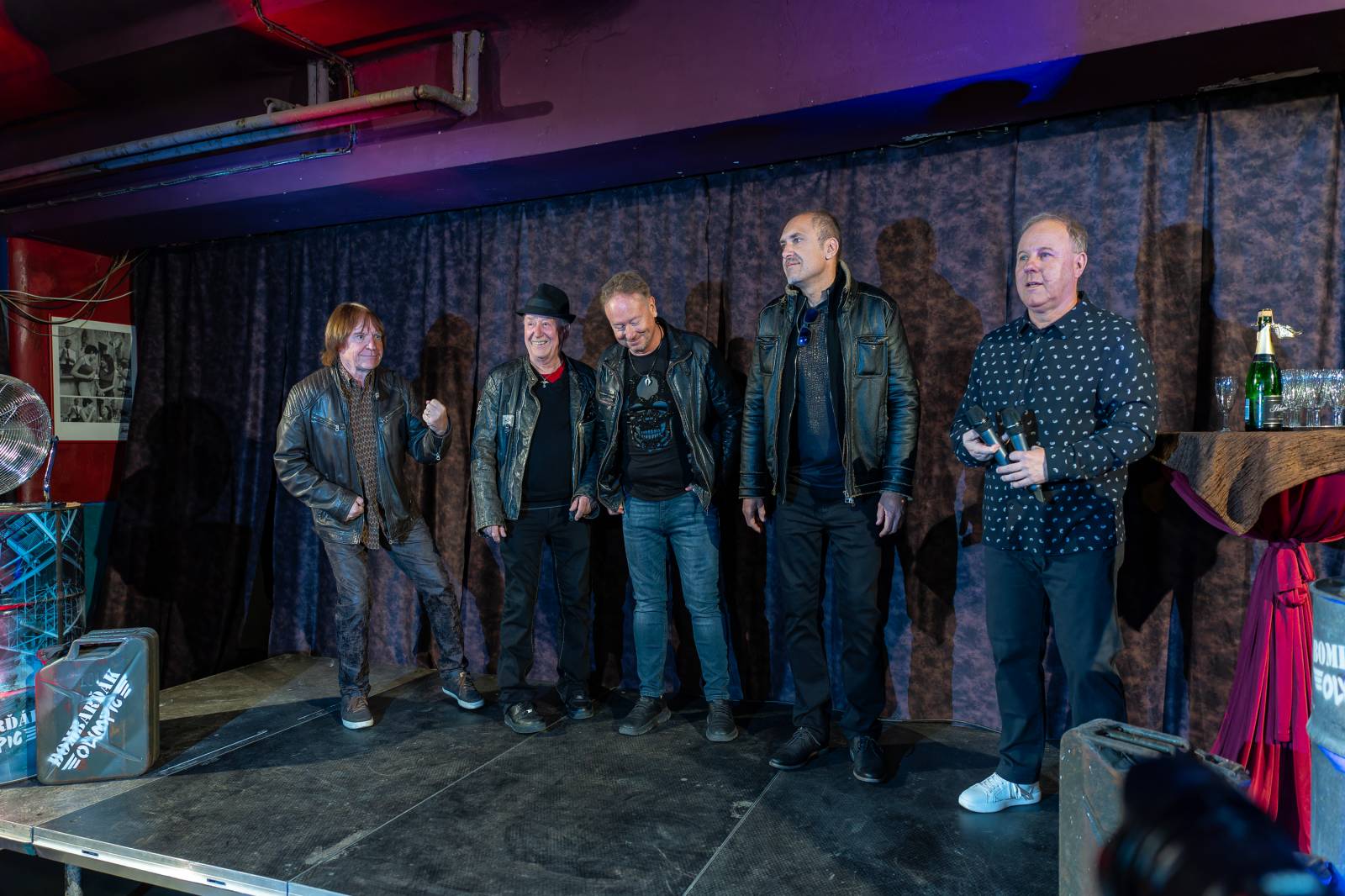 Olympic pokřtil nové album benzinem, kmotrem Bombarďáka se stala Lucie