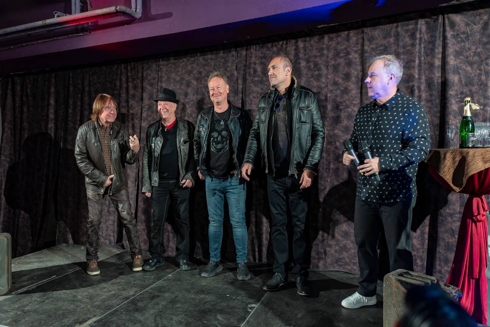 Olympic pokřtil nové album benzinem, kmotrem Bombarďáka se stala Lucie