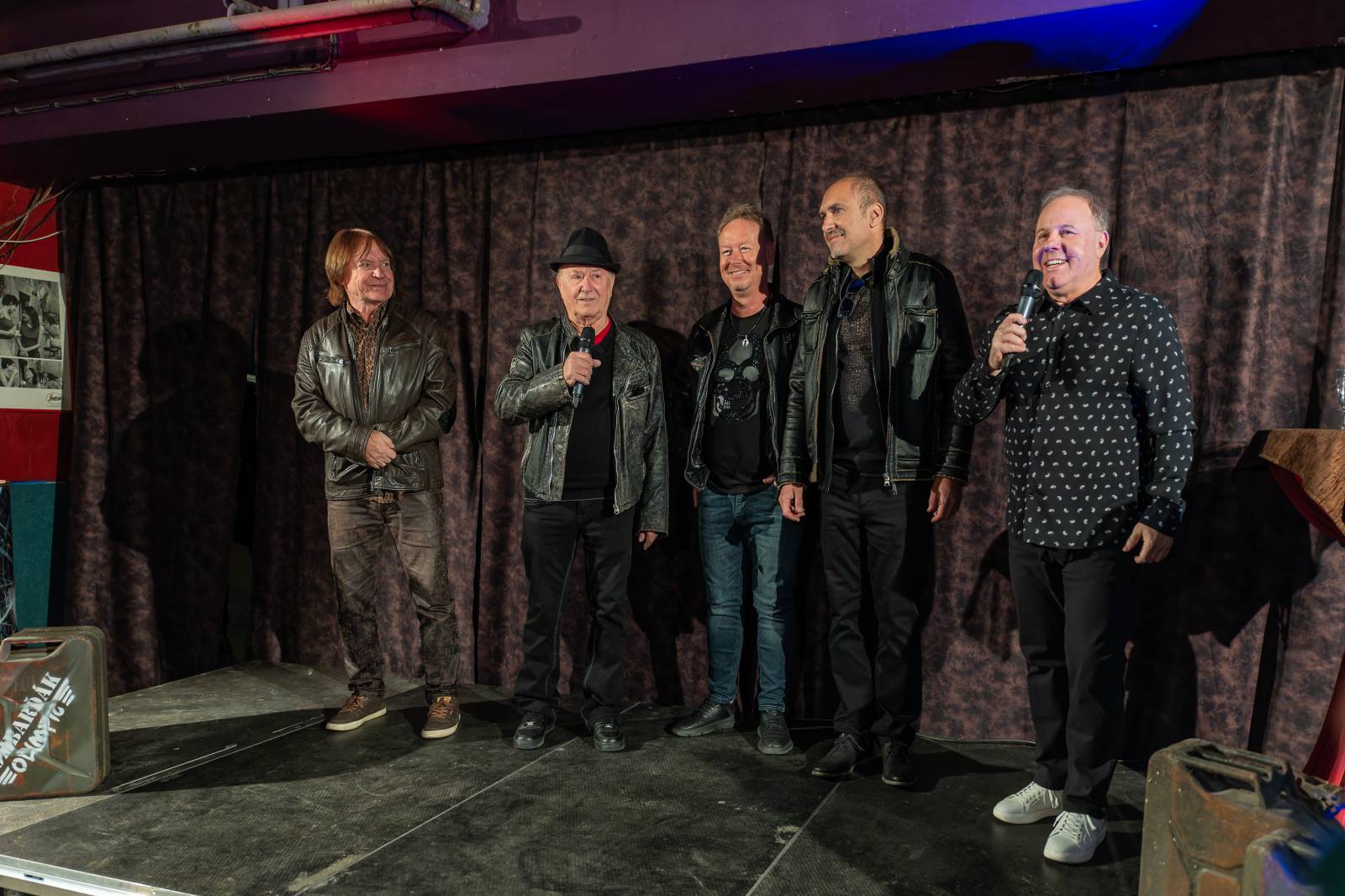 Olympic pokřtil nové album benzinem, kmotrem Bombarďáka se stala Lucie