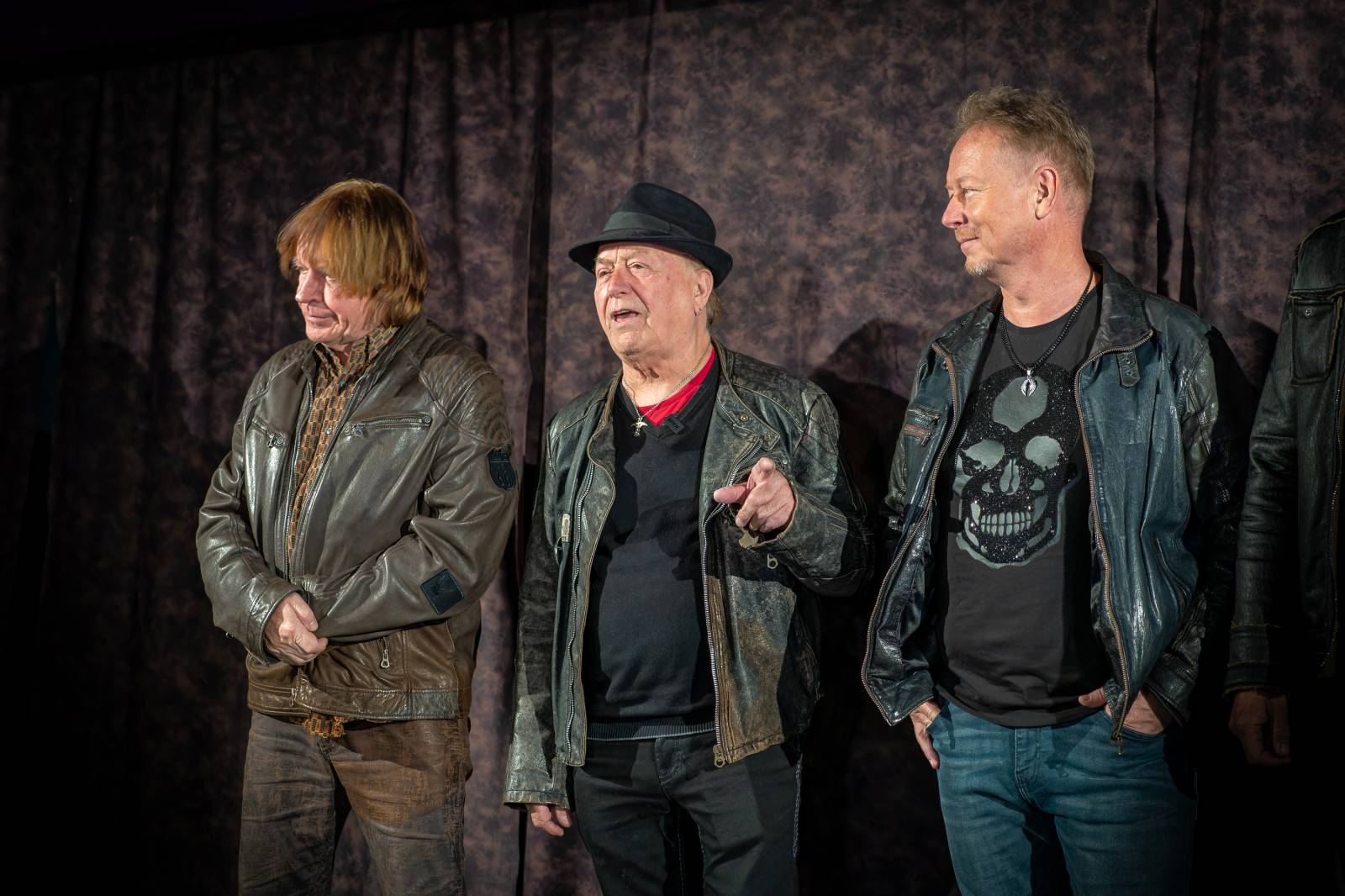 Olympic pokřtil nové album benzinem, kmotrem Bombarďáka se stala Lucie