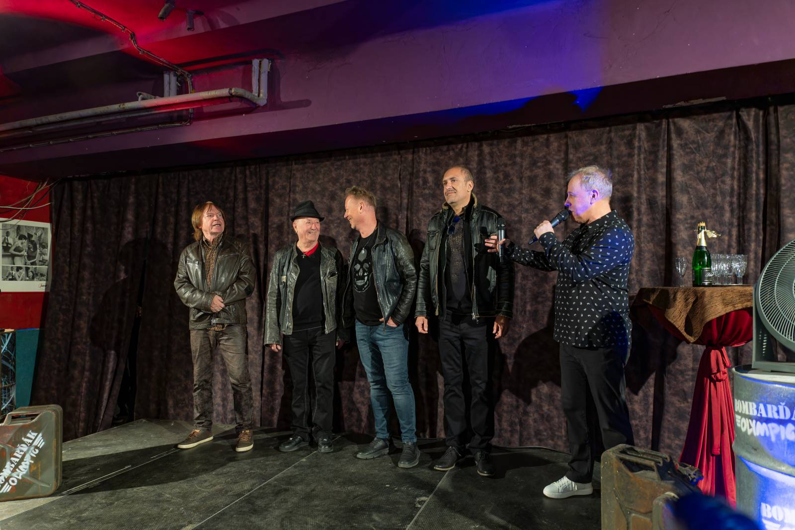 Olympic pokřtil nové album benzinem, kmotrem Bombarďáka se stala Lucie