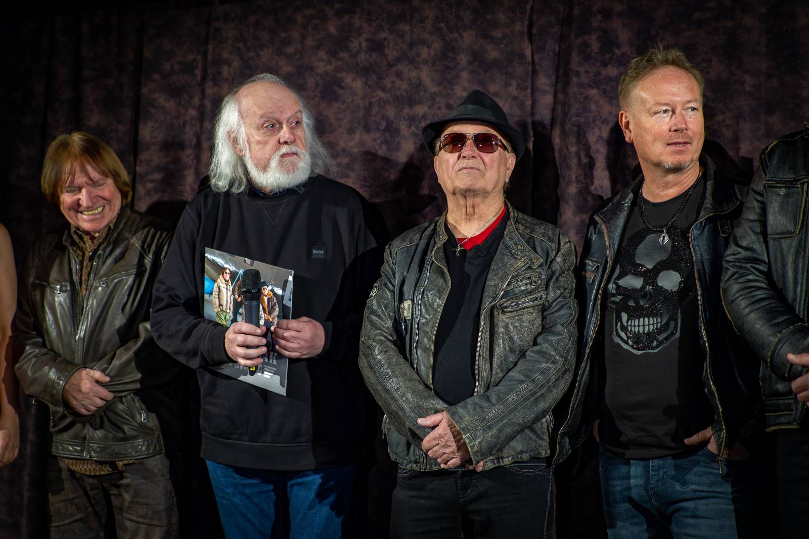 Olympic pokřtil nové album benzinem, kmotrem Bombarďáka se stala Lucie