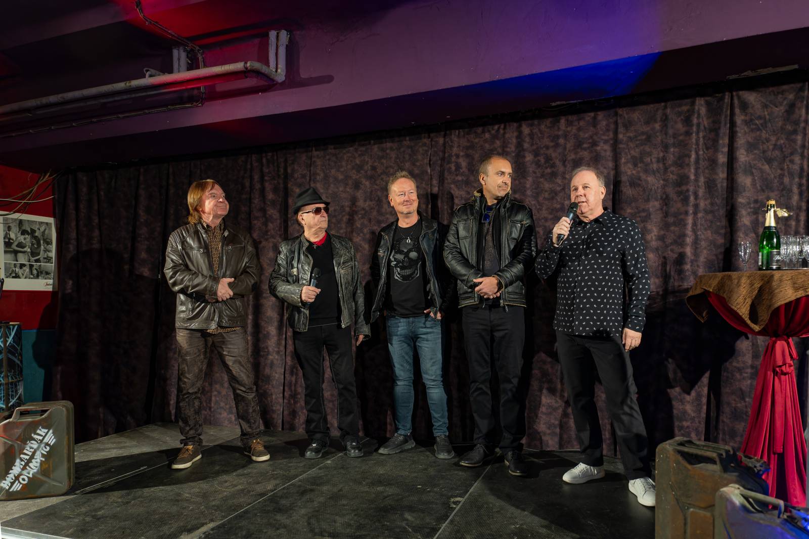 Olympic pokřtil nové album benzinem, kmotrem Bombarďáka se stala Lucie