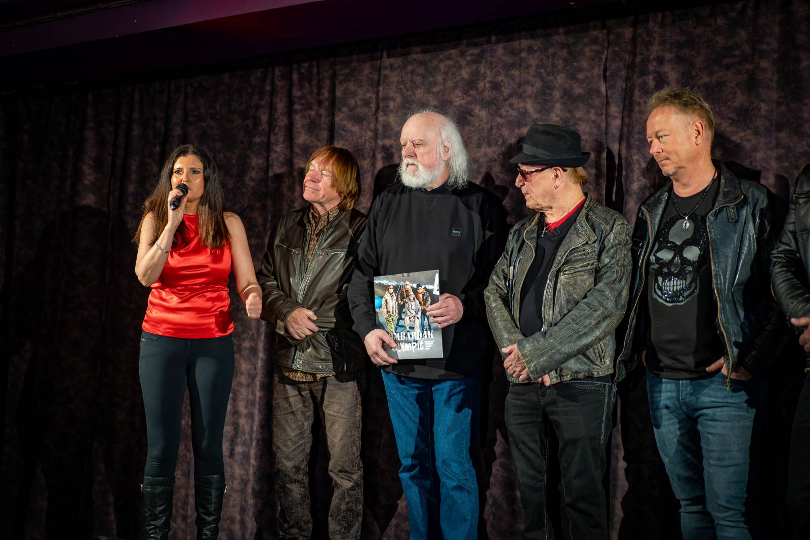 Olympic pokřtil nové album benzinem, kmotrem Bombarďáka se stala Lucie