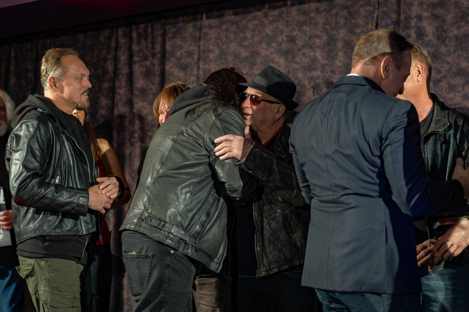 Olympic pokřtil nové album benzinem, kmotrem Bombarďáka se stala Lucie