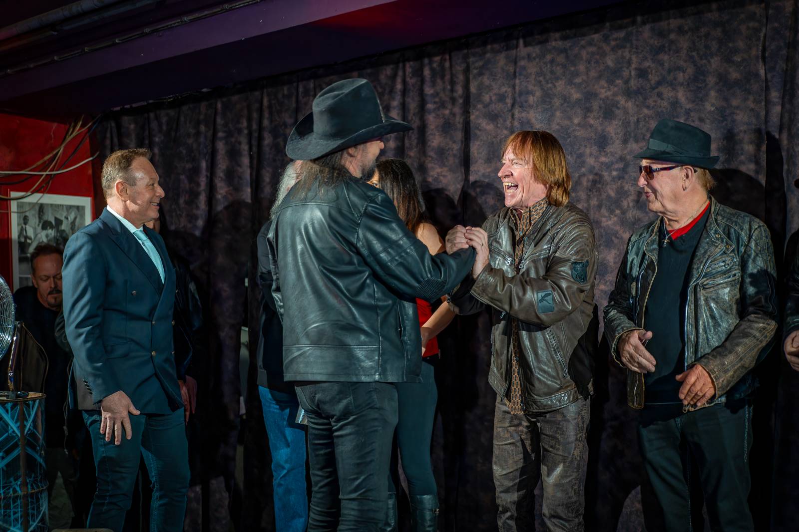 Olympic pokřtil nové album benzinem, kmotrem Bombarďáka se stala Lucie