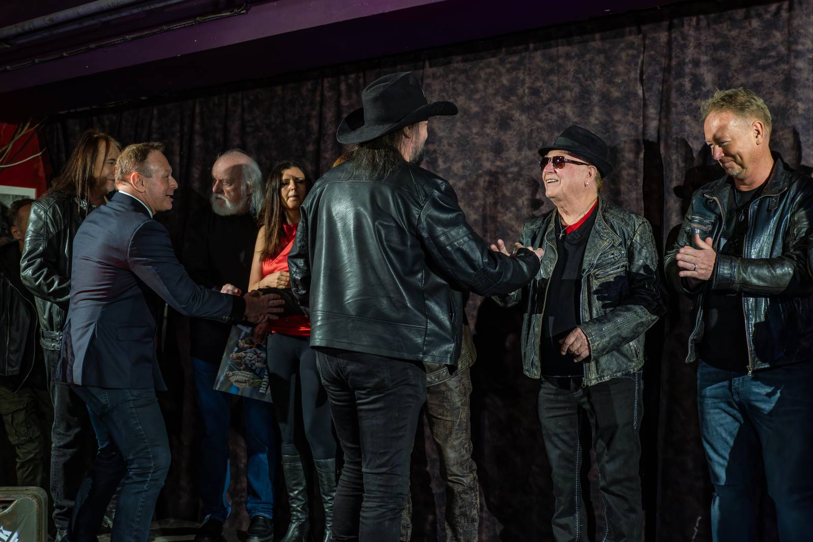 Olympic pokřtil nové album benzinem, kmotrem Bombarďáka se stala Lucie