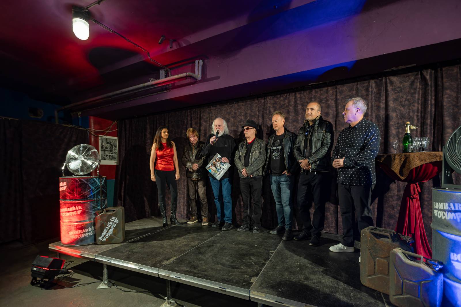 Olympic pokřtil nové album benzinem, kmotrem Bombarďáka se stala Lucie