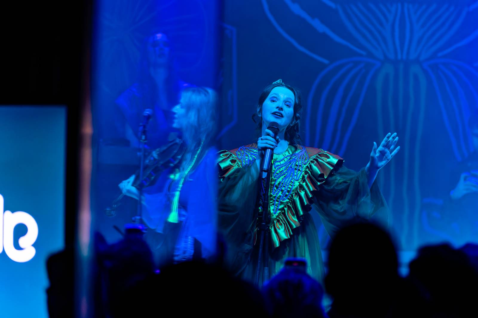 Vesna roztančila pražský Lucerna Music Bar, předskakovala jí Elly