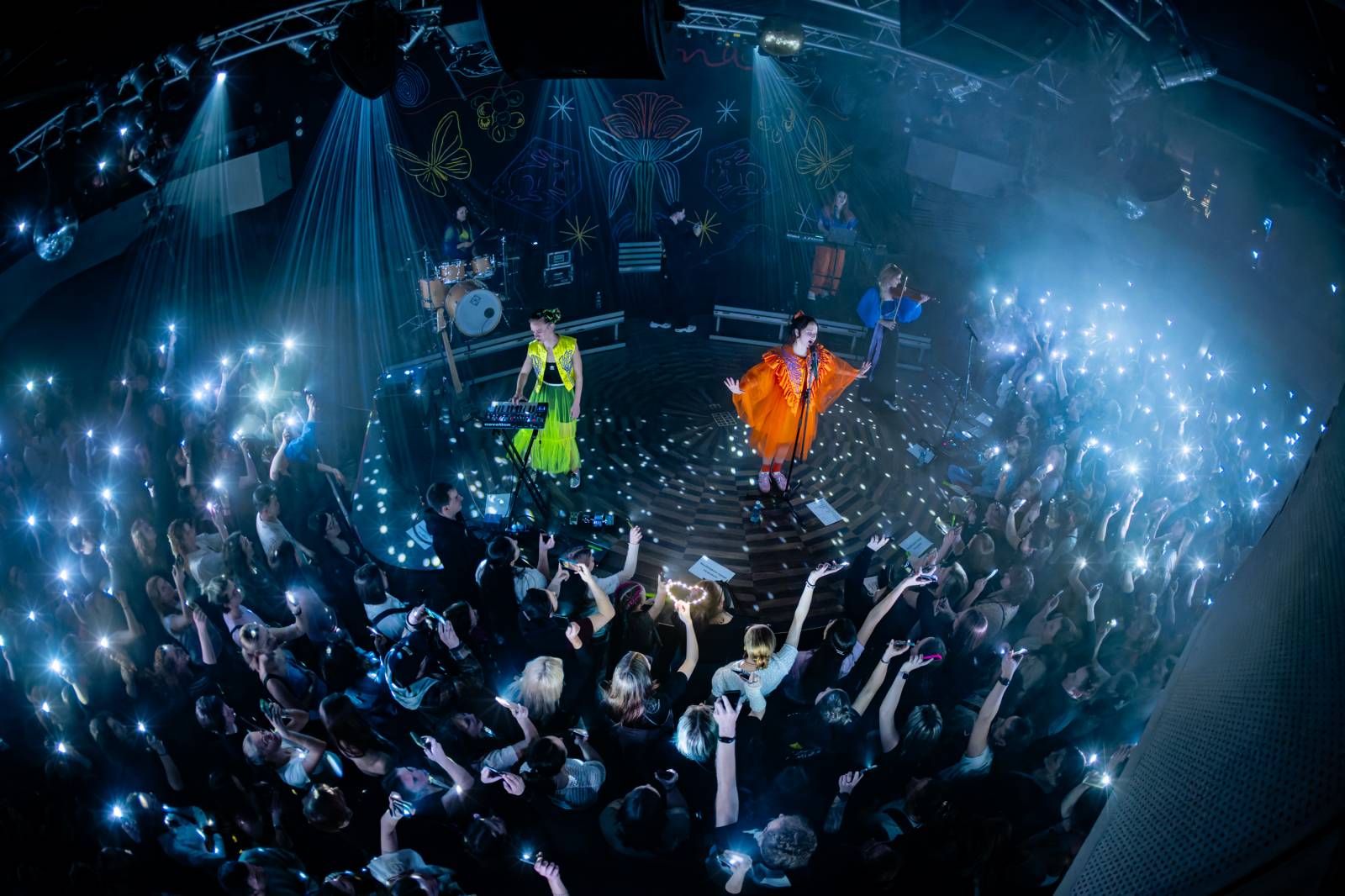 Vesna roztančila pražský Lucerna Music Bar, předskakovala jí Elly