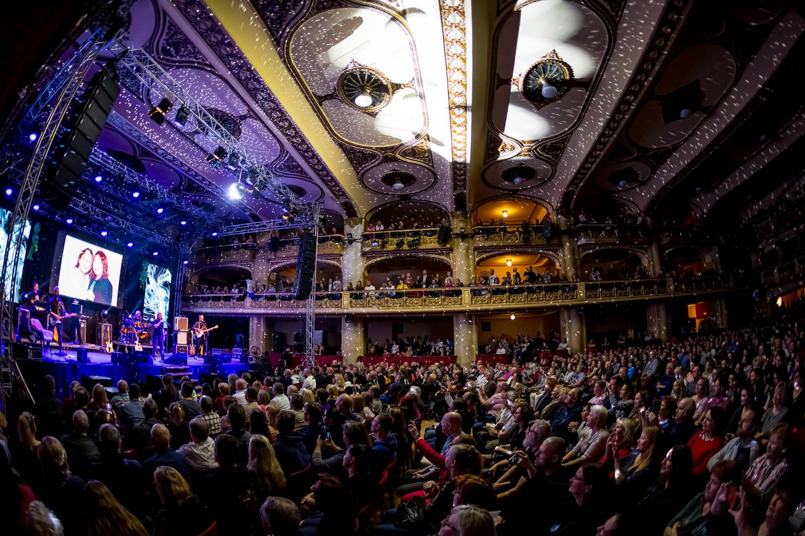 Dalibor Janda oslavil 45 let na scéně, Lucernu rozezpíval svými hity