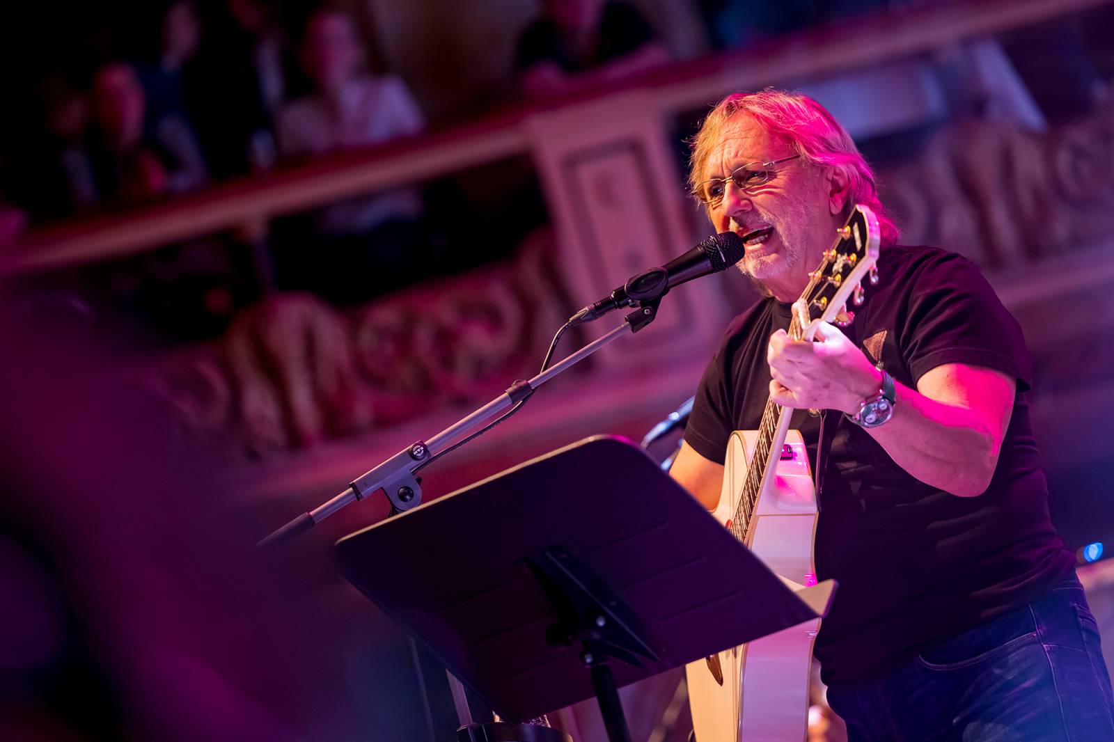 Dalibor Janda oslavil 45 let na scéně, Lucernu rozezpíval svými hity