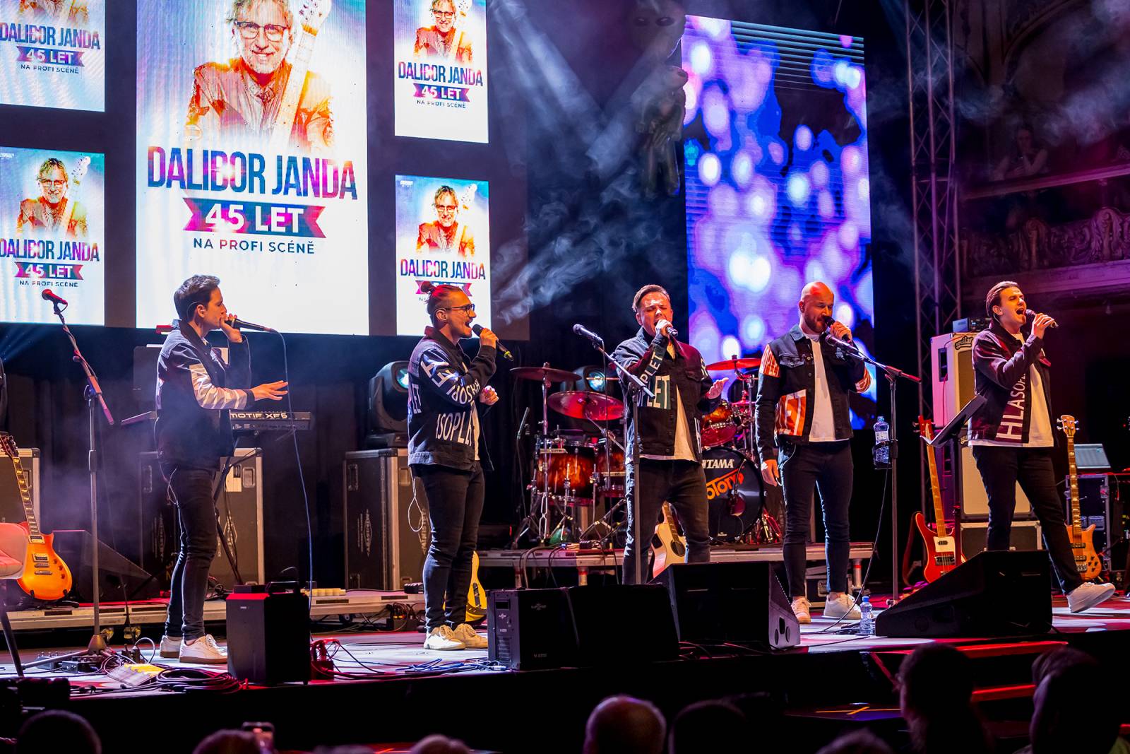 Dalibor Janda oslavil 45 let na scéně, Lucernu rozezpíval svými hity