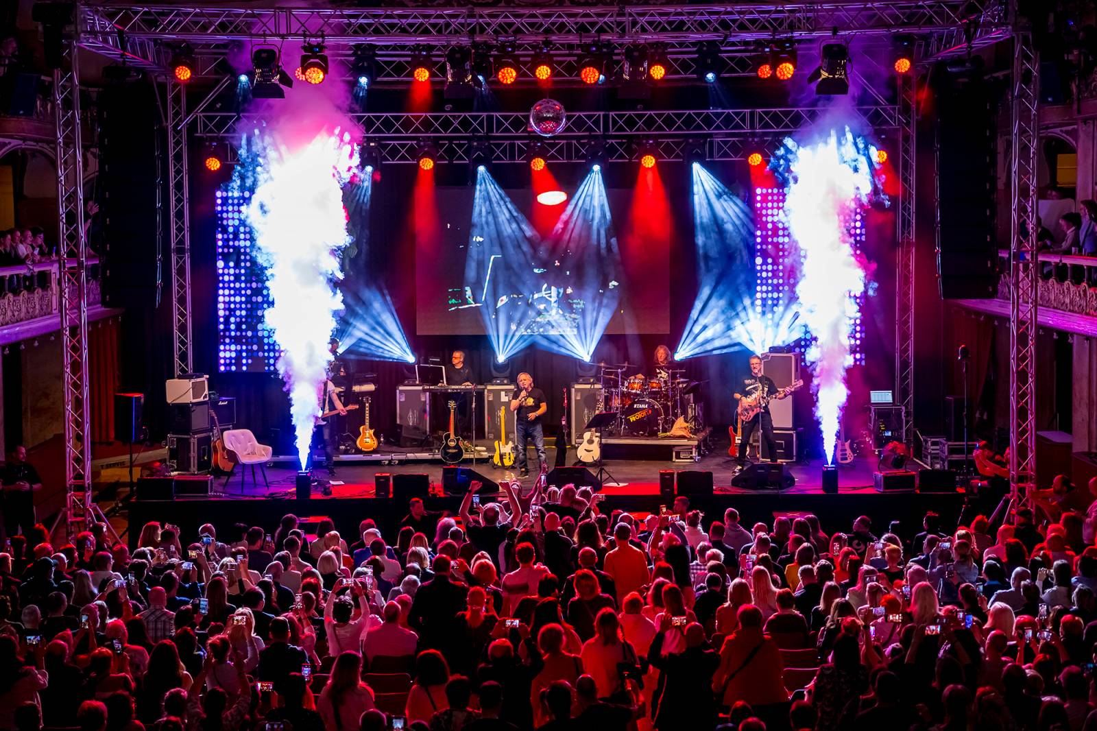 Dalibor Janda oslavil 45 let na scéně, Lucernu rozezpíval svými hity