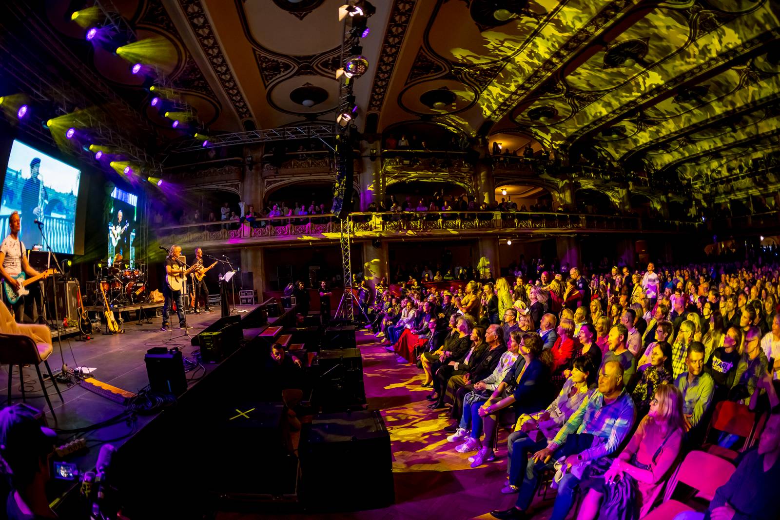 Dalibor Janda oslavil 45 let na scéně, Lucernu rozezpíval svými hity