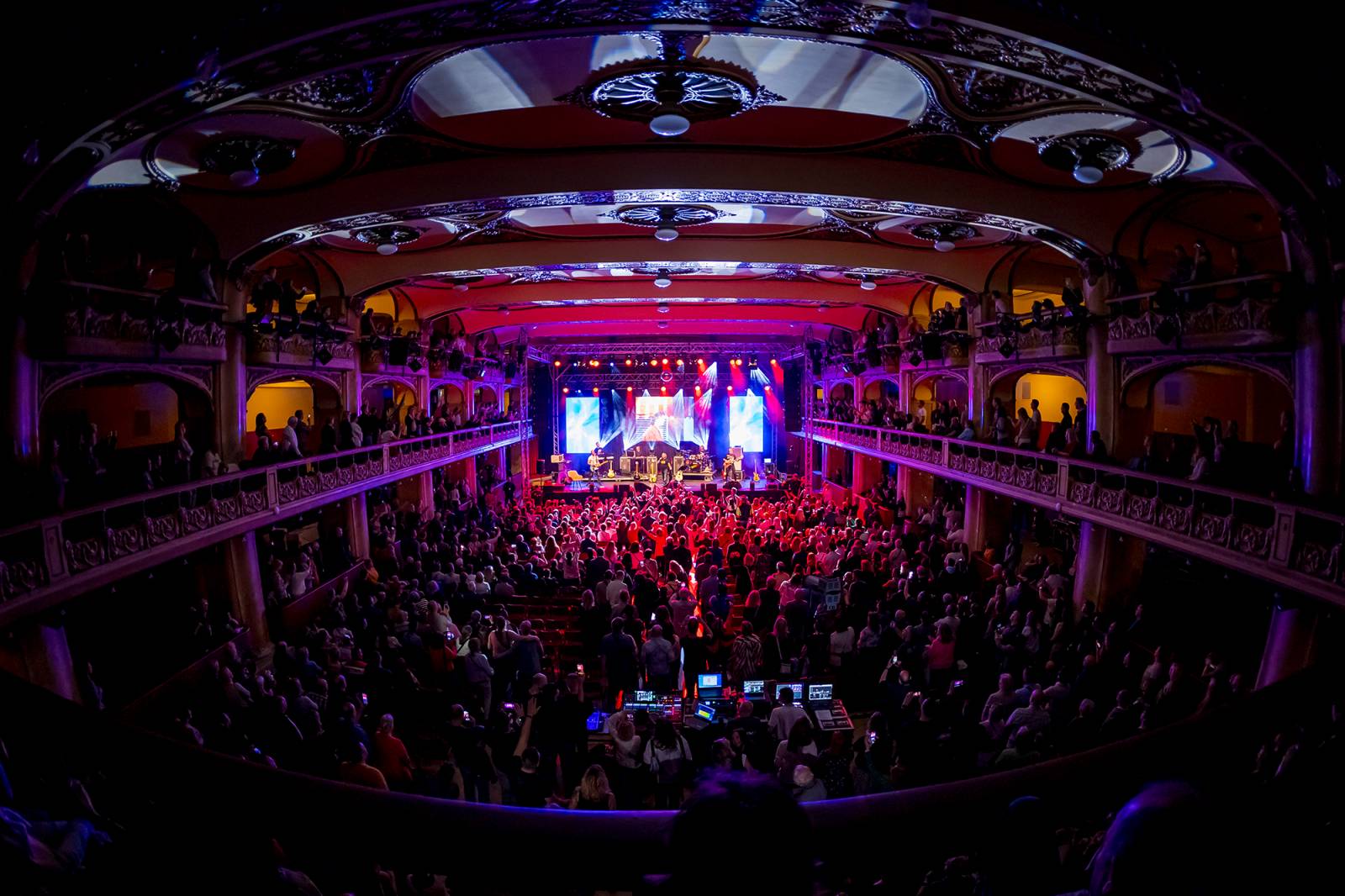 Dalibor Janda oslavil 45 let na scéně, Lucernu rozezpíval svými hity