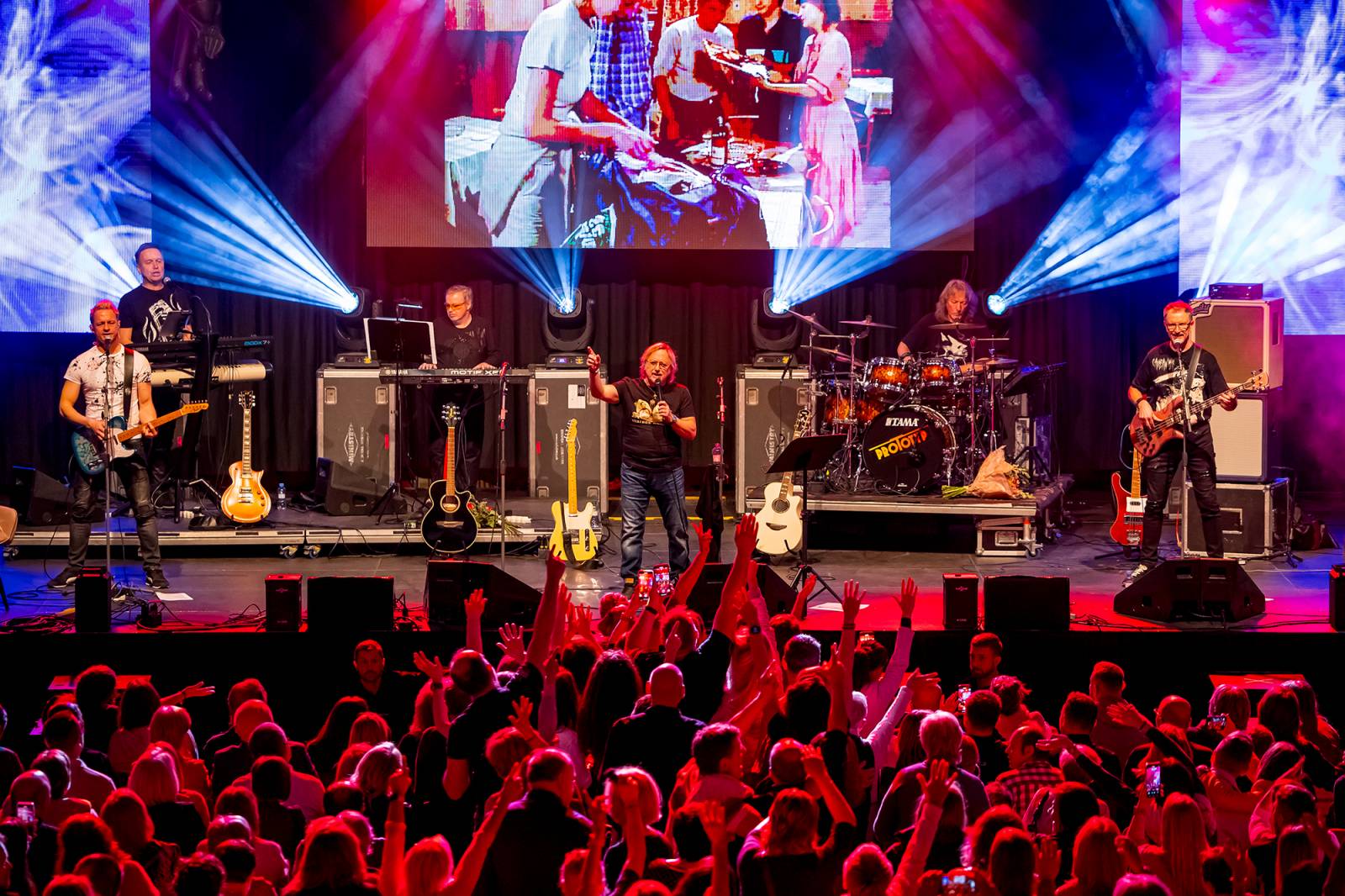 Dalibor Janda oslavil 45 let na scéně, Lucernu rozezpíval svými hity