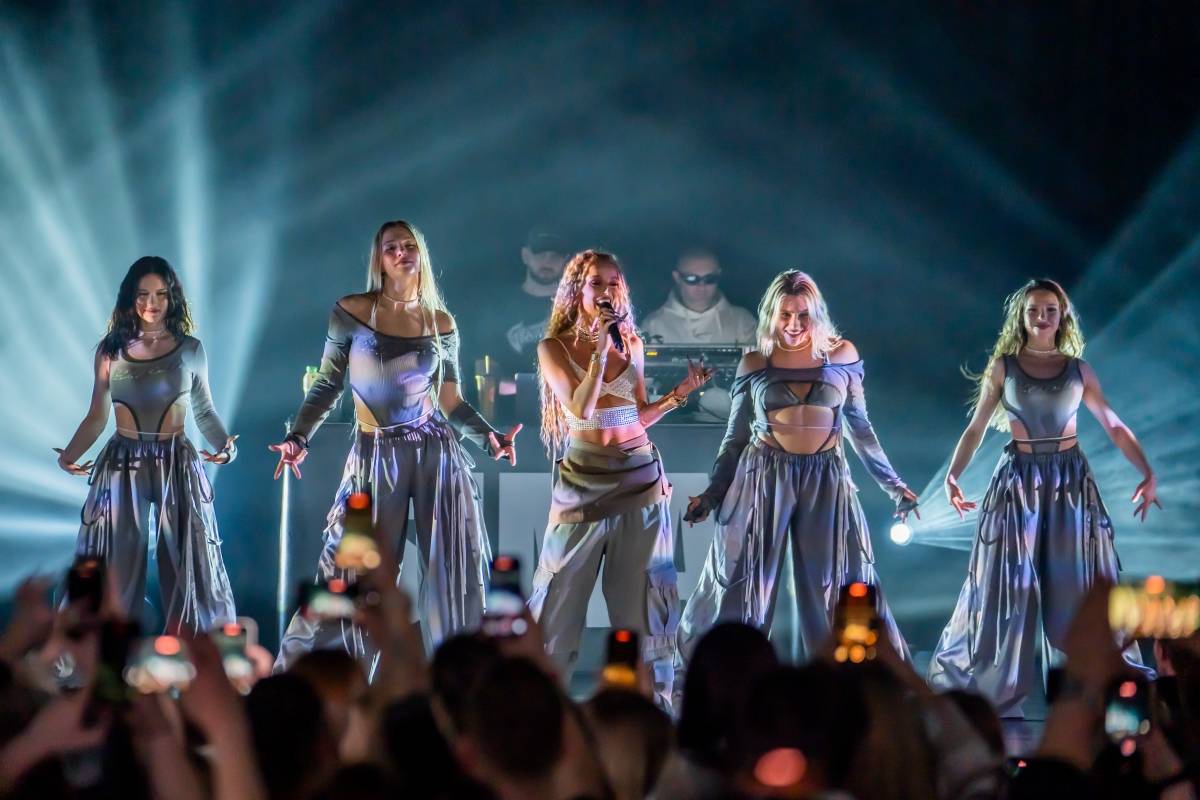 Ani nemoc ji nezastavila. Sima svojí show rozhýbala brněnské Sono