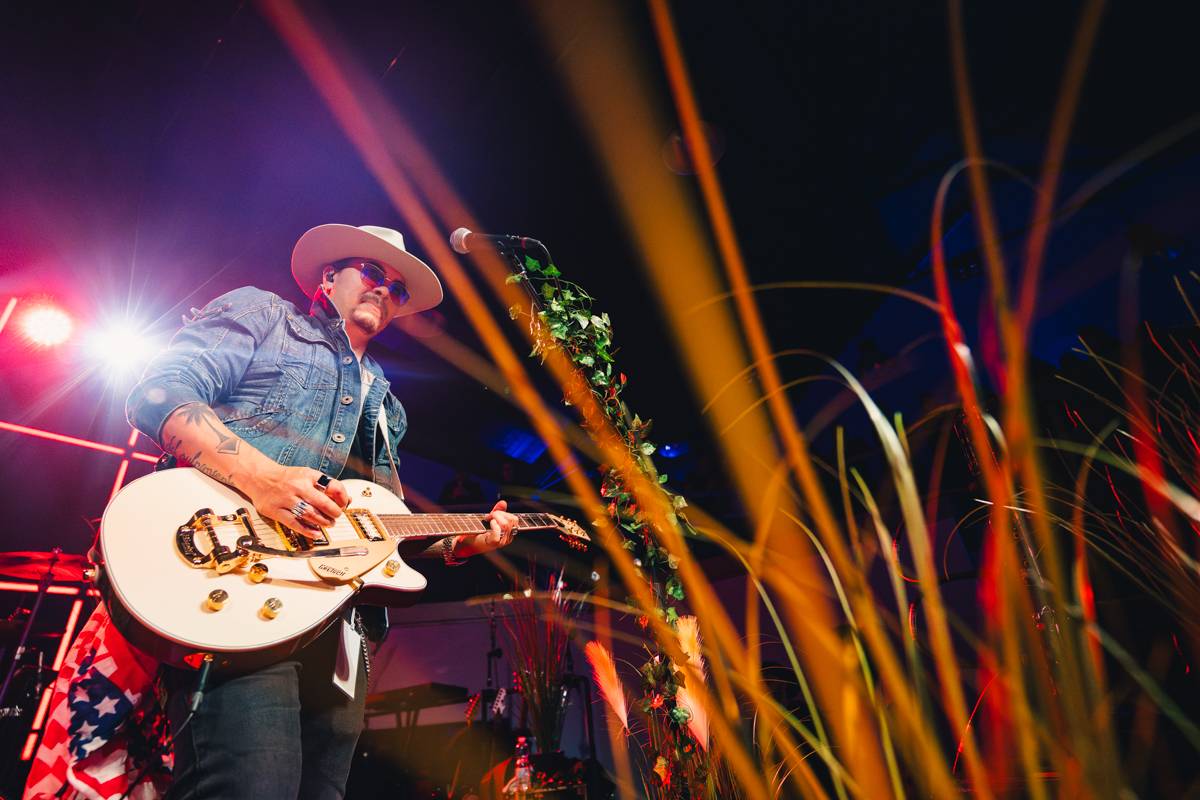 Žebřík ovládli Monkey Business, Marpo a Chinaski, zazpívali Kamil Střihavka i Pan Lynx