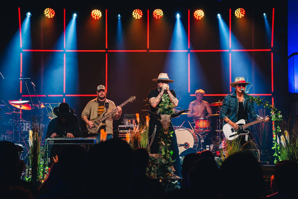 Žebřík ovládli Monkey Business, Marpo a Chinaski, zazpívali Kamil Střihavka i Pan Lynx